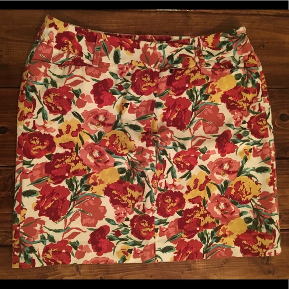 LOFT Dresses & Skirts - LOFT Floral Skirt sz 8